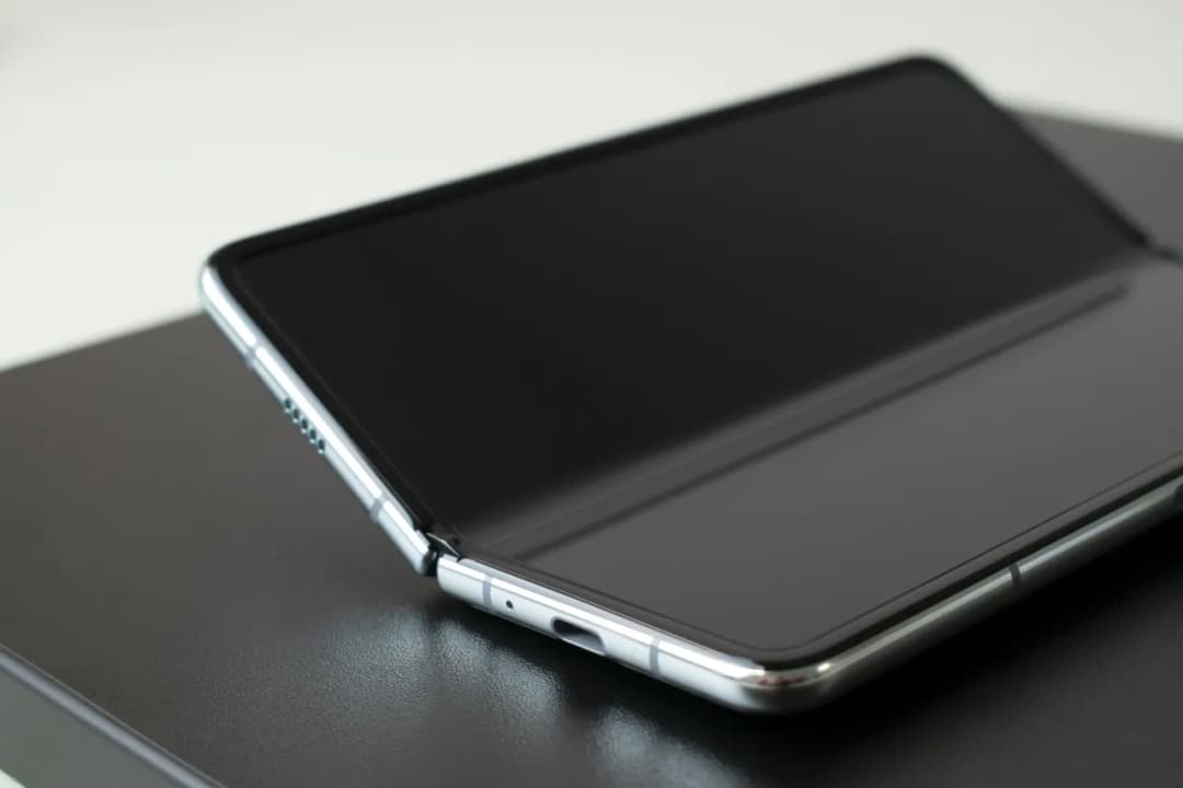 Folia ochronna na ekran: opinie, zalety i wady różnych typów