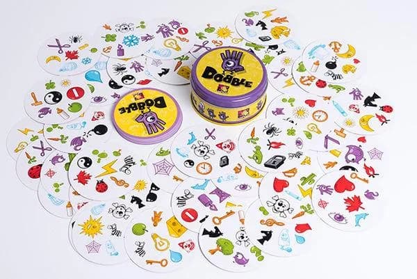 Jak się gra w dobble - poznaj proste zasady gry rodzinnej dla każdego!