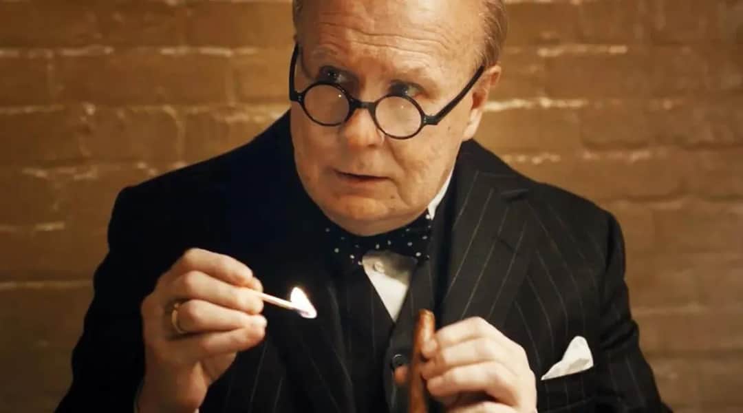 Recenzja filmu Czas Mroku: Oldman jako Churchill zachwyca